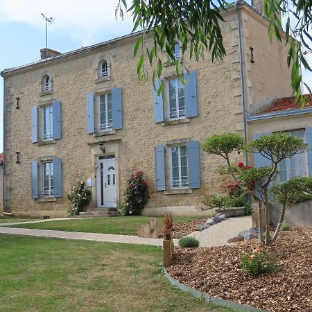 Chambres d'Hôtes Le Tilleul Saint-Hilaire-des-Loges Extérieur photo