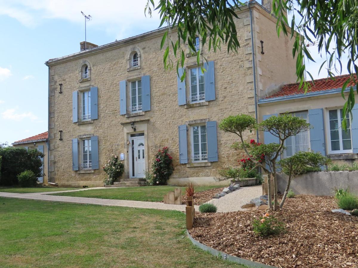 Chambres d'Hôtes Le Tilleul Saint-Hilaire-des-Loges Extérieur photo